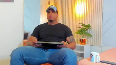 Snapshot of simeone_panda chatting on 01-18-25, 12:04 simeone_panda online show from 01-18-25, 12:04