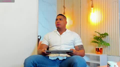 Snapshot of simeone_panda chatting on 01-20-25, 11:45 simeone_panda online show from 01-20-25, 11:45