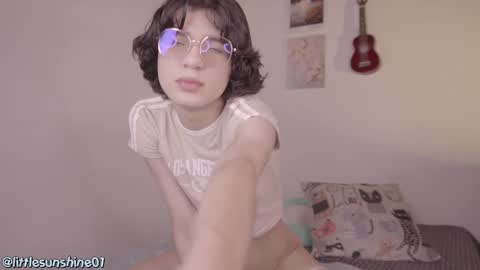 Snapshot of simon_bane01 chatting on 02-04-25, 04:18 Little Sunshine online show from 02-04-25, 04:18