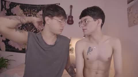 Snapshot of simon_bane01 chatting on 10-22-25, 06:40 Little Sunshine online show from 10-22-25, 06:40