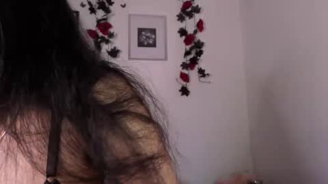 Snapshot of simone_philll chatting on 10-28-25, 08:33 Simone Phill  online show from 10-28-25, 08:33