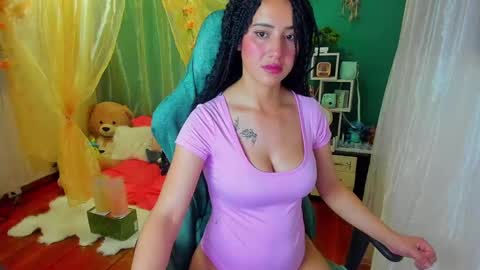 Snapshot of simone_simpson chatting on 09-11-25, 04:34 Simon Simpson          Modelo Independiente online show from 09-11-25, 04:34