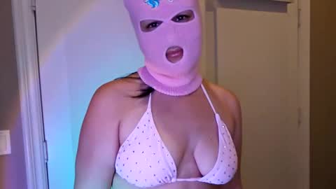 Snapshot of simonesighren chatting on 10-28-25, 04:27 simonesighren online show from 10-28-25, 04:27