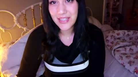 Snapshot of simonesighren chatting on 12-14-25, 07:47 simonesighren online show from 12-14-25, 07:47