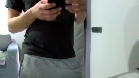 Snapshot of simoninside25 chatting on 09-28-25, 01:05 simoninside25 online show from 09-28-25, 01:05