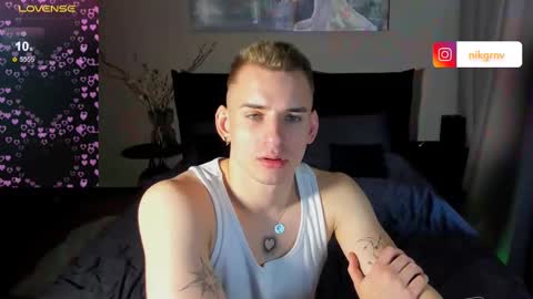 Snapshot of simonwnl chatting on 02-11-25, 12:16 Simon online show from 02-11-25, 12:16