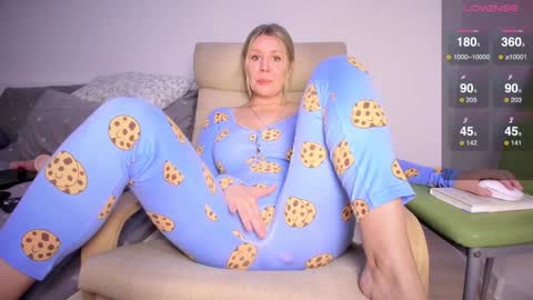 Snapshot of simply_sasha chatting on 01-13-25, 03:01 A present for me online show from 01-13-25, 03:01