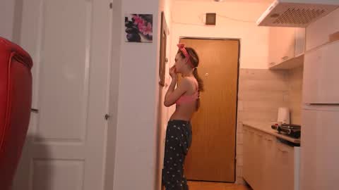 Snapshot of simyhvn chatting on 02-17-26, 05:37 simyhvn online show from 02-17-26, 05:37