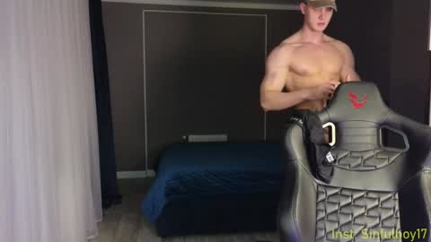 Snapshot of sinffuly chatting on 02-07-25, 04:35 Richard online show from 02-07-25, 04:35