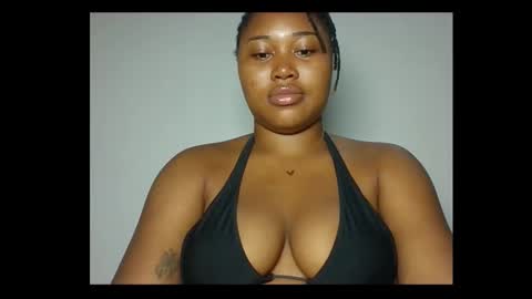 Snapshot of sinfultemptx chatting on 02-20-26, 10:10 Zanele online show from 02-20-26, 10:10