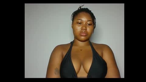 Snapshot of sinfultemptx chatting on 02-22-26, 09:41 Zanele online show from 02-22-26, 09:41