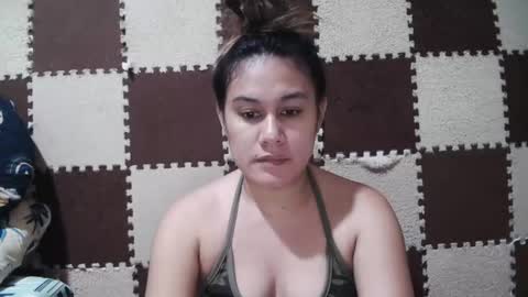 Snapshot of singlemomma31 chatting on 03-05-25, 03:40 stef online show from 03-05-25, 03:40