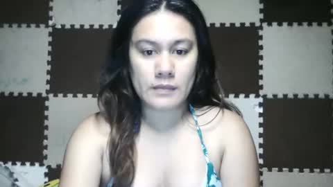 Snapshot of singlemomma31 chatting on 01-08-26, 01:02 stef online show from 01-08-26, 01:02