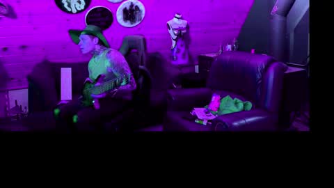 Dustbunnyfoofoo online show from 11-02-25, 12:24