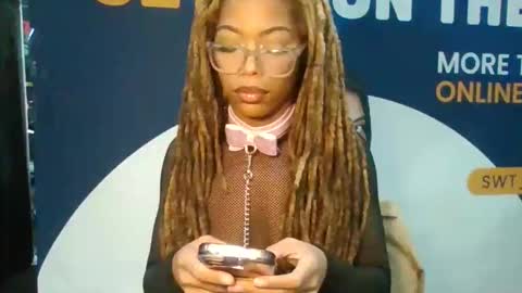 Snapshot of sipofsummer chatting on 10-25-25, 05:19  U M M E R online show from 10-25-25, 05:19