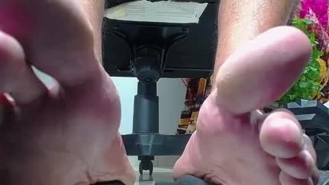 only foot                         worshipers here online show from 01-17-25, 01:36