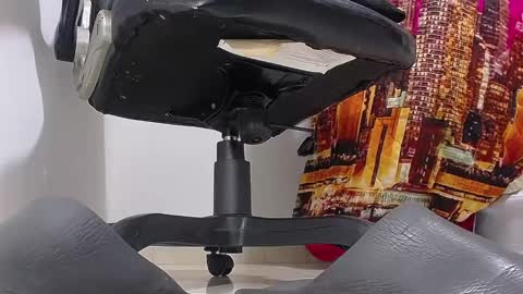 only foot                         worshipers here online show from 01-31-25, 12:28