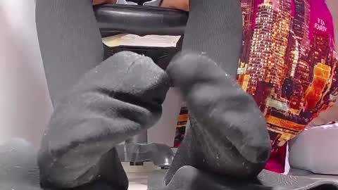 only foot                         worshipers here online show from 02-11-25, 09:56