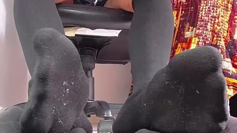 only foot                         worshipers here online show from 03-12-25, 06:33