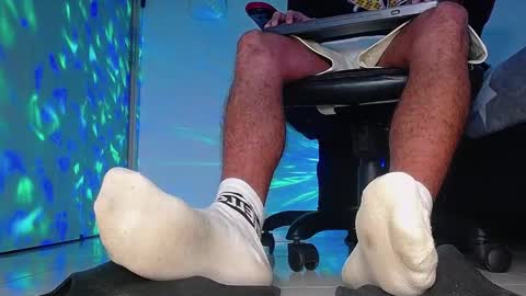 only foot                         worshipers here online show from 11-13-25, 12:42