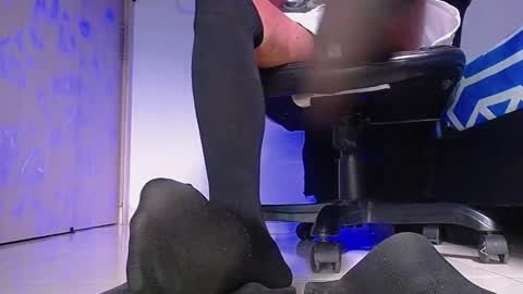 only foot                         worshipers here online show from 11-15-25, 08:05