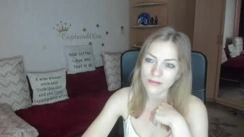 Snapshot of sirenasilk chatting on 10-16-25, 04:13 sirenasilk online show from 10-16-25, 04:13