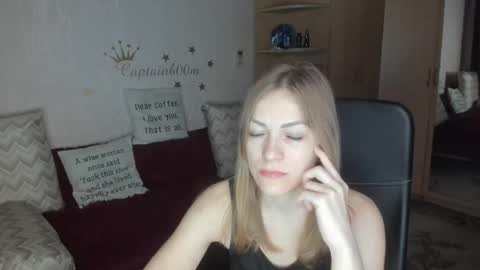 Snapshot of sirenasilk chatting on 10-21-25, 03:18 sirenasilk online show from 10-21-25, 03:18