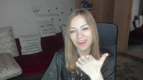Snapshot of sirenasilk chatting on 10-25-25, 03:47 sirenasilk online show from 10-25-25, 03:47