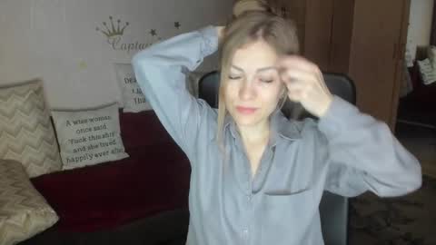 Snapshot of sirenasilk chatting on 10-28-25, 03:10 sirenasilk online show from 10-28-25, 03:10