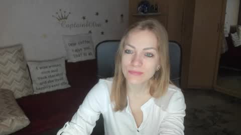 Snapshot of sirenasilk chatting on 10-30-25, 03:52 sirenasilk online show from 10-30-25, 03:52