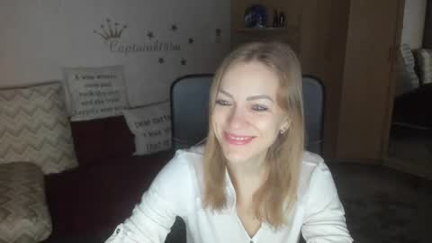 Snapshot of sirenasilk chatting on 11-13-25, 03:27 sirenasilk online show from 11-13-25, 03:27