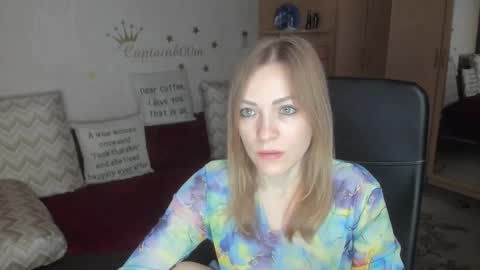 Snapshot of sirenasilk chatting on 11-22-25, 04:33 sirenasilk online show from 11-22-25, 04:33