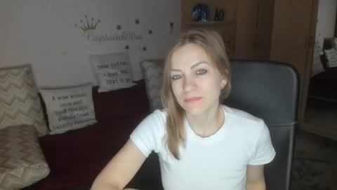 Snapshot of sirenasilk chatting on 12-05-25, 04:54 sirenasilk online show from 12-05-25, 04:54