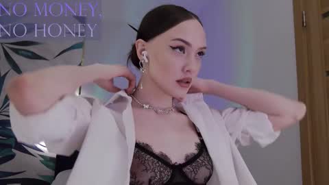 Snapshot of sirenaswhisper chatting on 02-19-26, 08:05 Goddess Sirena online show from 02-19-26, 08:05