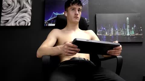 Snapshot of sirreedy chatting on 12-14-25, 09:58 SirReedy online show from 12-14-25, 09:58