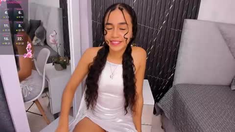 Snapshot of sisi_rosex chatting on 02-10-25, 12:29 Shopia online show from 02-10-25, 12:29