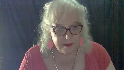 Sissy Diane online show from 11-21-25, 12:43
