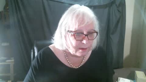 Sissy Diane online show from 12-20-25, 12:40