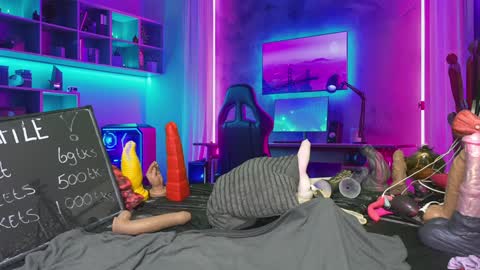 Elise online show from 01-21-25, 02:37