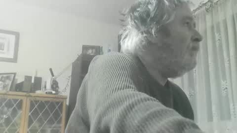 Snapshot of sizemick_u235 chatting on 12-13-25, 08:04 Mickey B online show from 12-13-25, 08:04