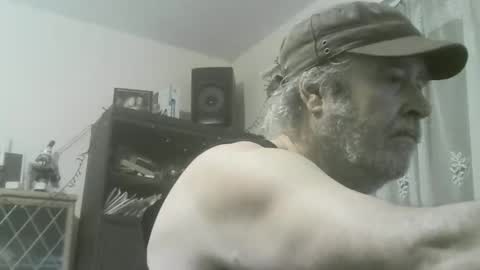 Snapshot of sizemick_u235 chatting on 01-11-26, 06:46 Mickey B online show from 01-11-26, 06:46