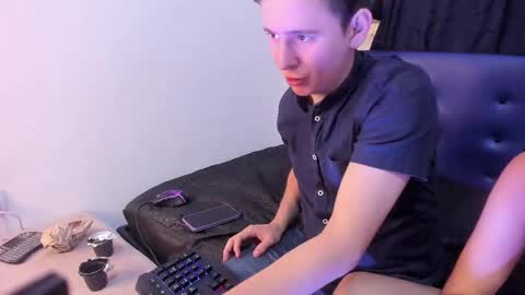 Snapshot of skarleth_and_aaron chatting on 03-11-25, 04:07 Skarleth and Aaron online show from 03-11-25, 04:07