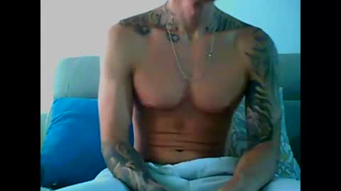 Snapshot of skater19xxx chatting on 03-05-25, 08:32 miguel online show from 03-05-25, 08:32