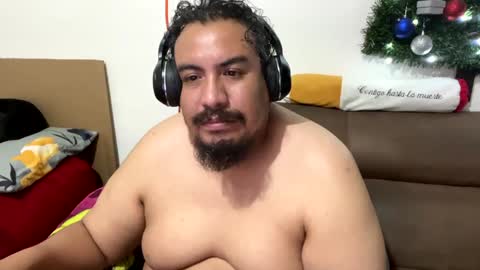 Snapshot of skinhell chatting on 12-30-24, 06:31 Elias online show from 12-30-24, 06:31