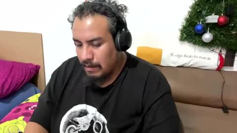 Snapshot of skinhell chatting on 01-14-25, 02:40 Elias online show from 01-14-25, 02:40