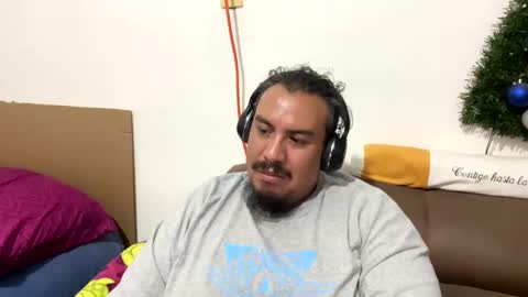 Snapshot of skinhell chatting on 03-02-25, 12:42 Elias online show from 03-02-25, 12:42