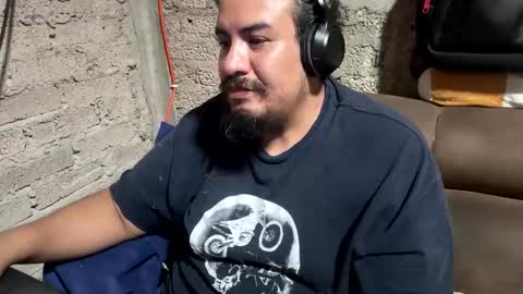 Snapshot of skinhell chatting on 10-17-25, 04:26 Elias online show from 10-17-25, 04:26