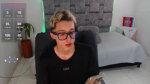 Snapshot of skinny_bigcock20 chatting on 12-19-25, 07:54 skinny_bigcock20 online show from 12-19-25, 07:54