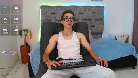 Snapshot of skinny_bigcock20 chatting on 02-06-26, 09:29 skinny_bigcock20 online show from 02-06-26, 09:29