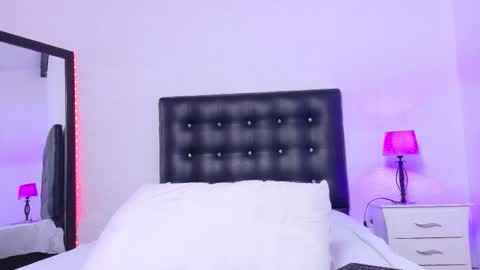 skinny_hottie18 online show from 10-31-25, 03:02